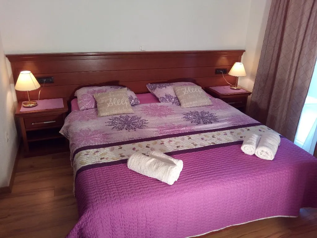APARTMENT WITH BALCONY Room, House Perone, Dubrovnik