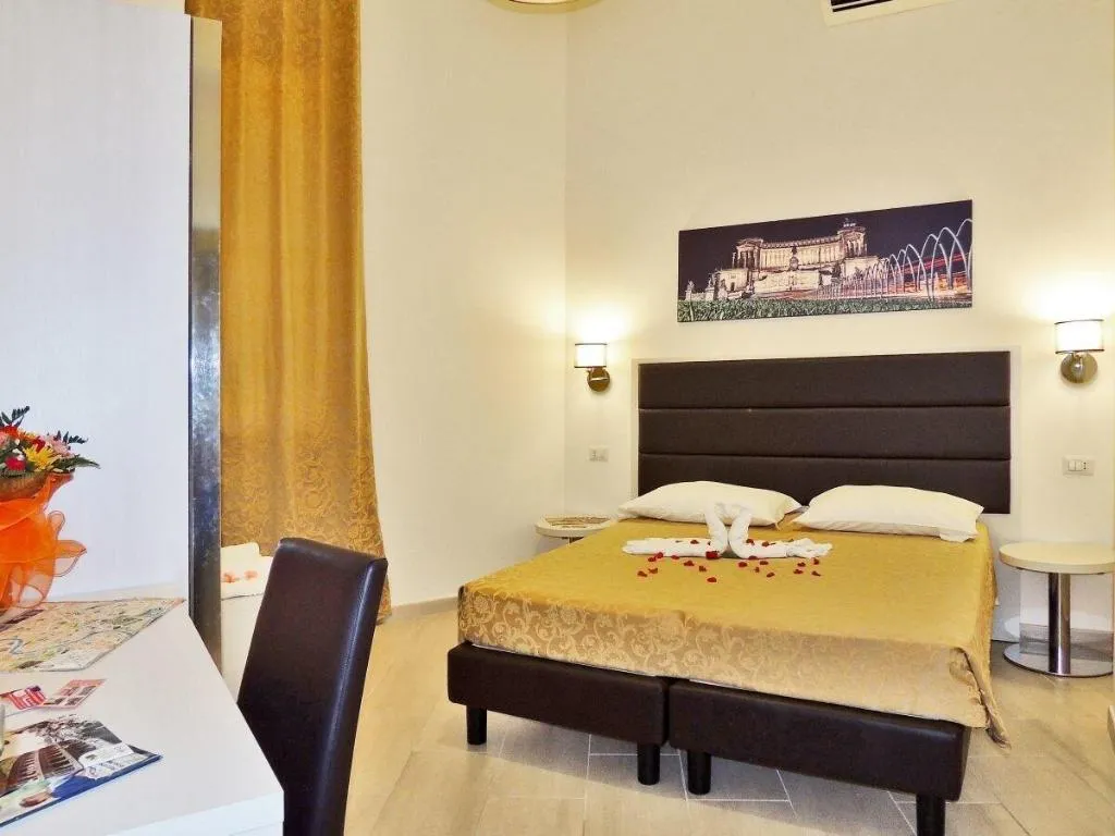 Room, Enrica, Naples