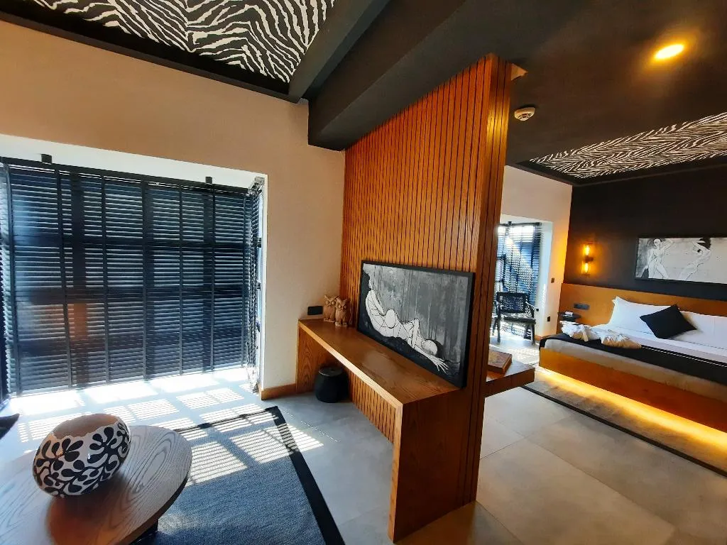 SUITE ONE BED Room, The Local House Alacati, Izmir