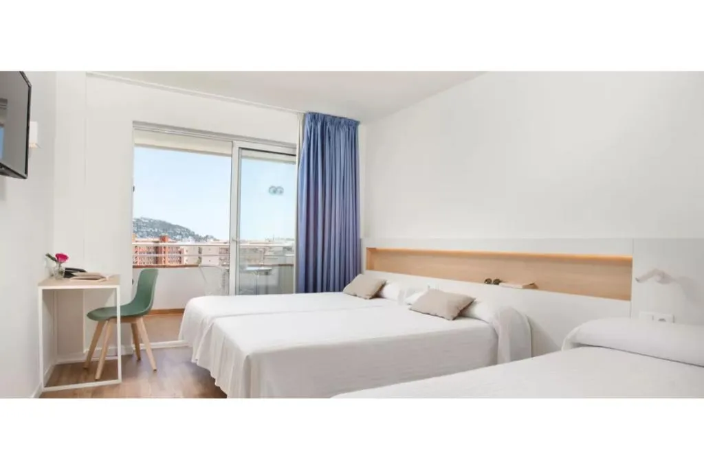 TRIPLE SUPERIOR Room, Prestige Sant Marc, Costa Brava