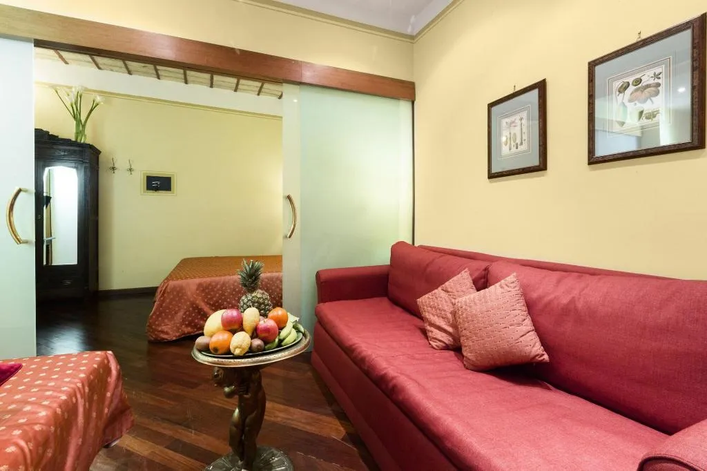 Room, Casa de' Fiori Biscione, Rome