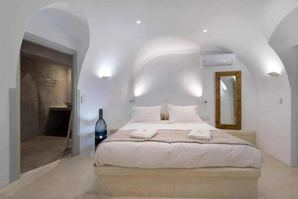 Room, Iriana Suites, Santorini