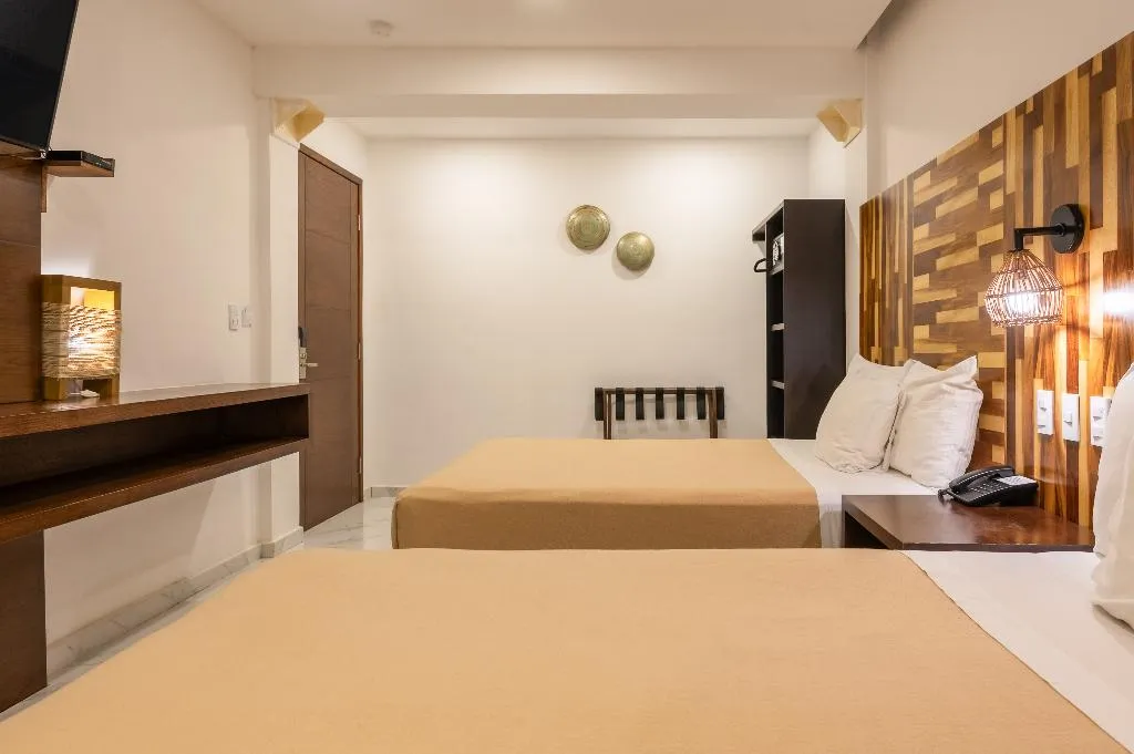 DOUBLE DELUXE QUEEN BED Room, Marvic Hotel, Playa Del Carmen