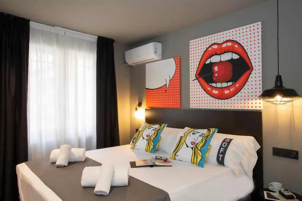 TWIN STANDARD Room, Casual Pop Art Benidorm, Costa Blanca