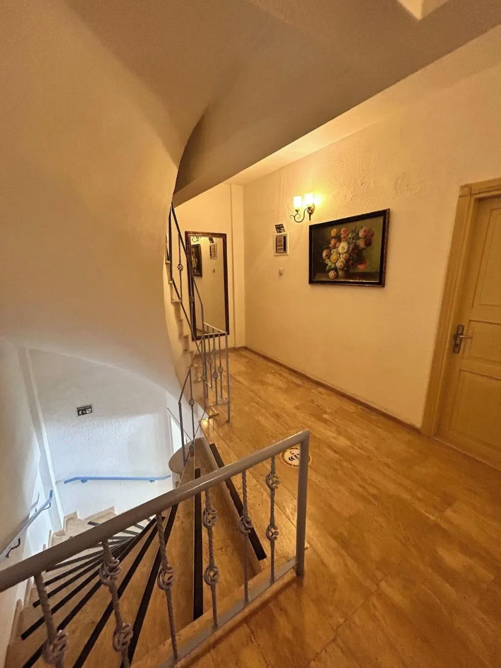 Room, Melaike, Izmir