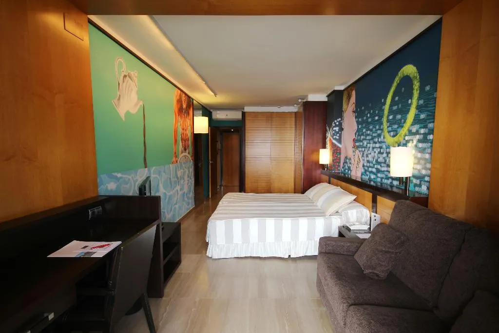 DOUBLE WITH BALCONY Room, Estela Barcelona, Costa Brava