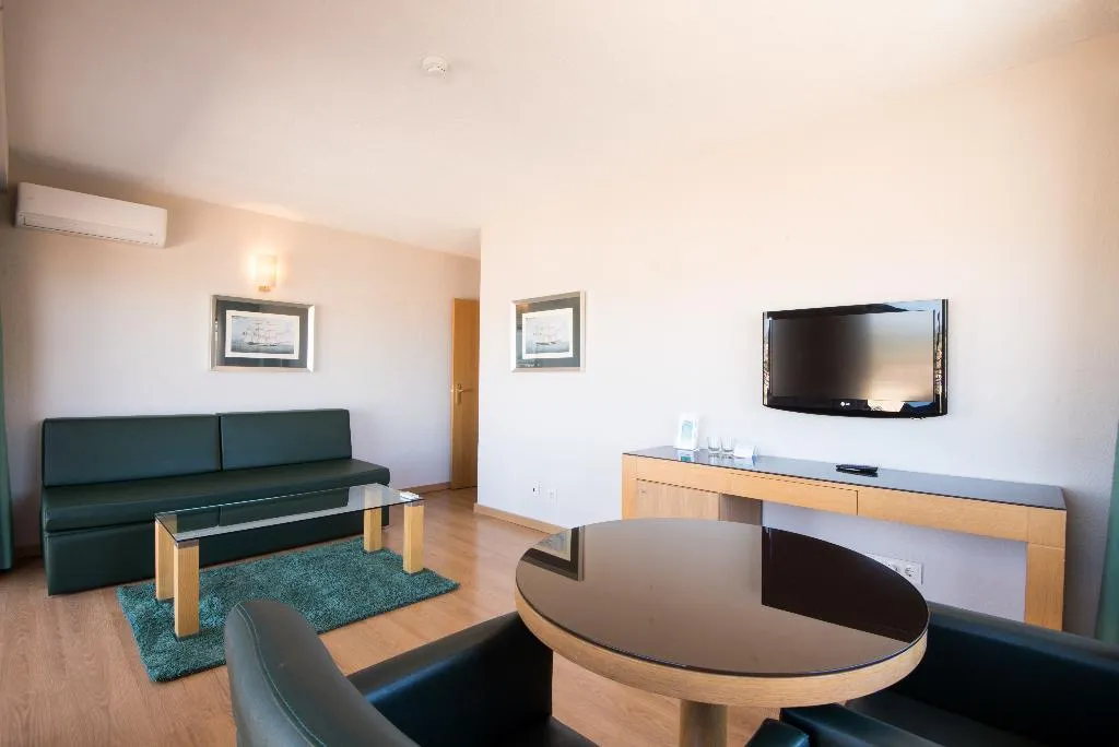 SUITE CLASSIC Room, Vila Gale Marina, Algarve