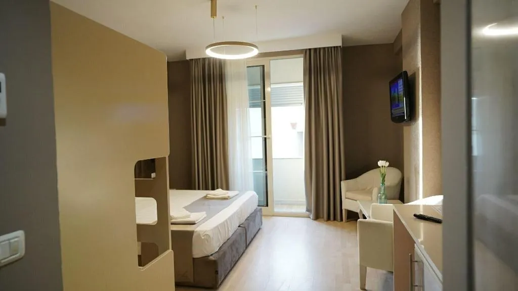 Room, Hotel Majestic, Durres