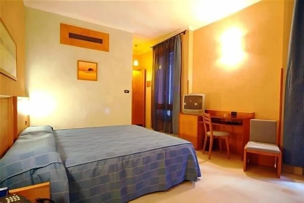 DOUBLE QUEEN SIZE BED Room, Eden Hotel, Naples