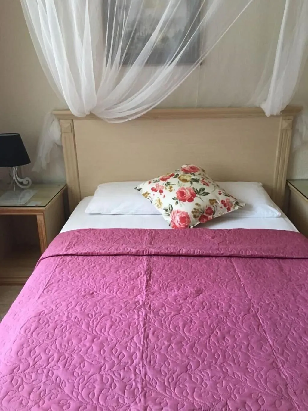 Room, Melaike, Izmir