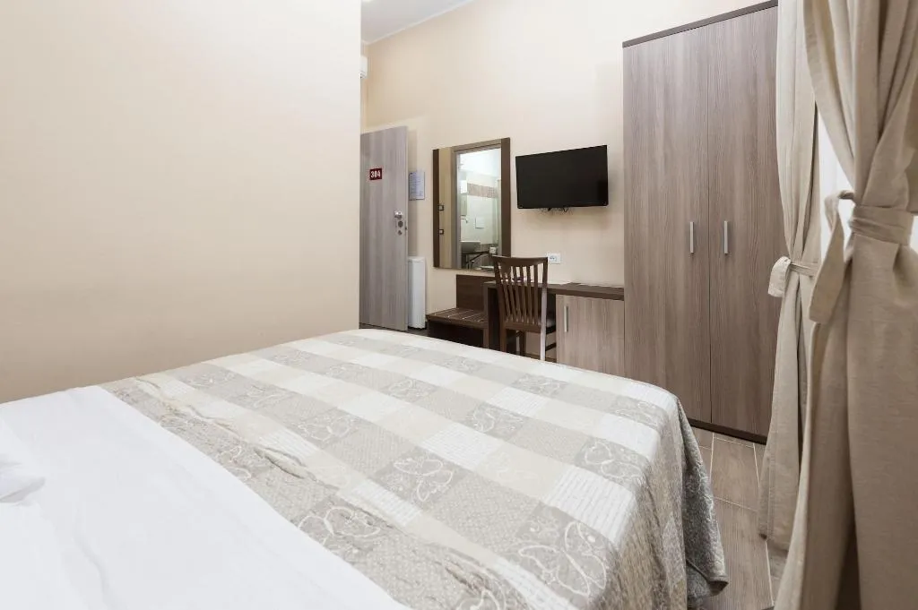 Room, Trinity Luxury Rooms, Rome