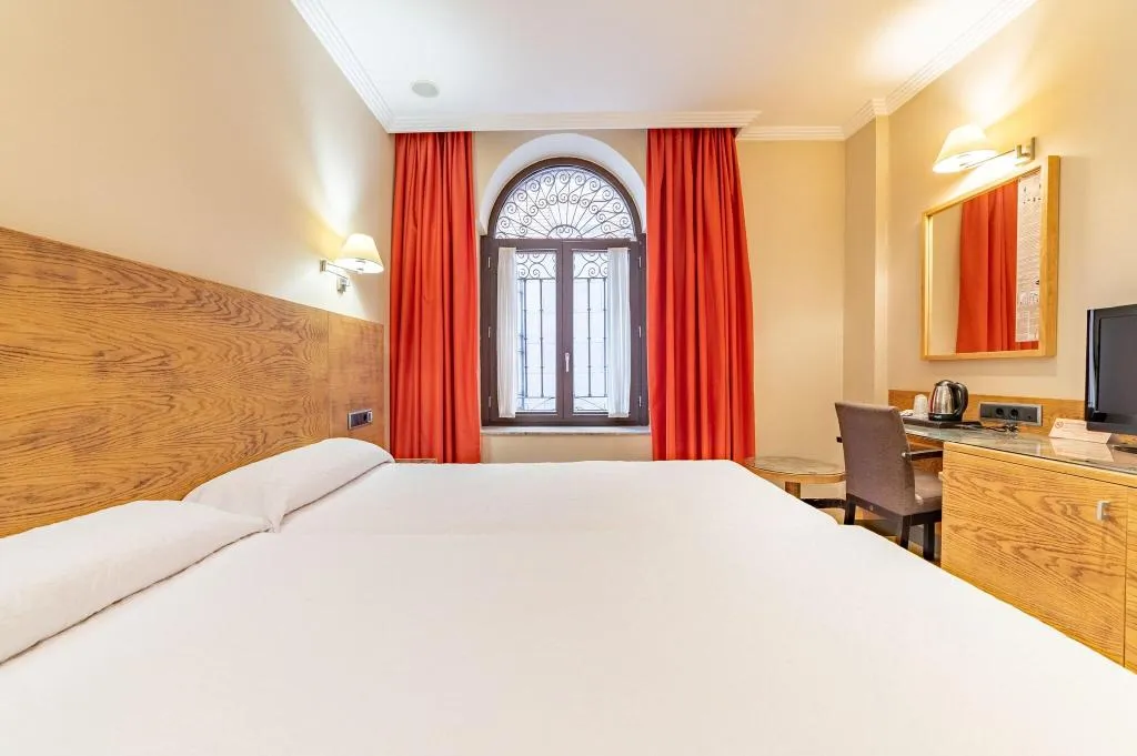 TWIN STANDARD Room, San Juan de los Reyes, Madrid