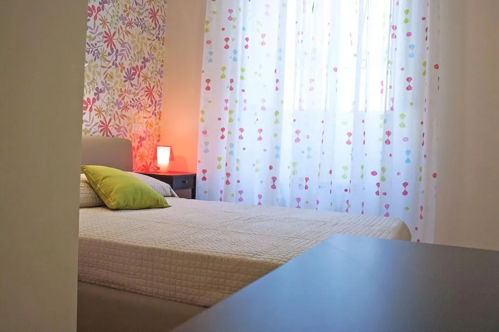 Room, City-in-hostel-B&B, Catania