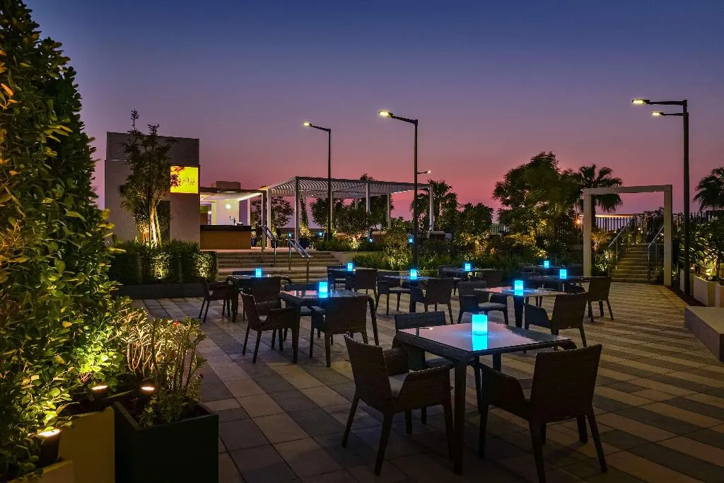 Bar, Radisson Dubai Damac Hills, Dubai