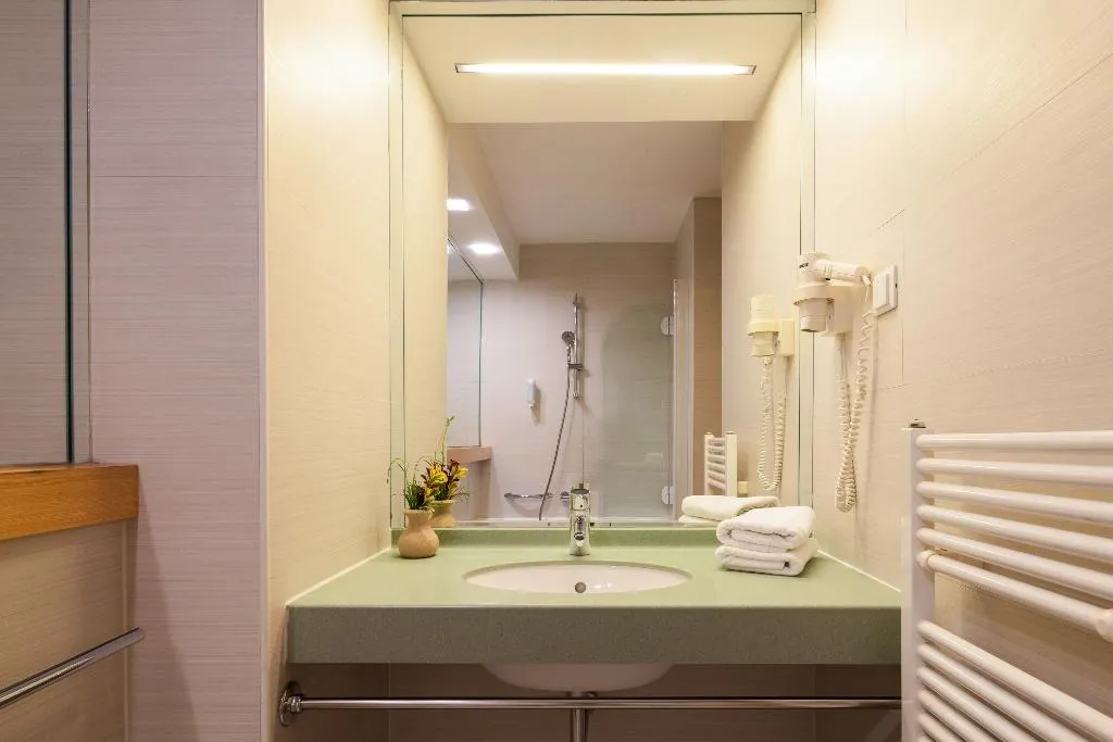 Double or Twin SUPERIOR GARDEN VIEW Room, Aminess Vival Velaris Resort, Split