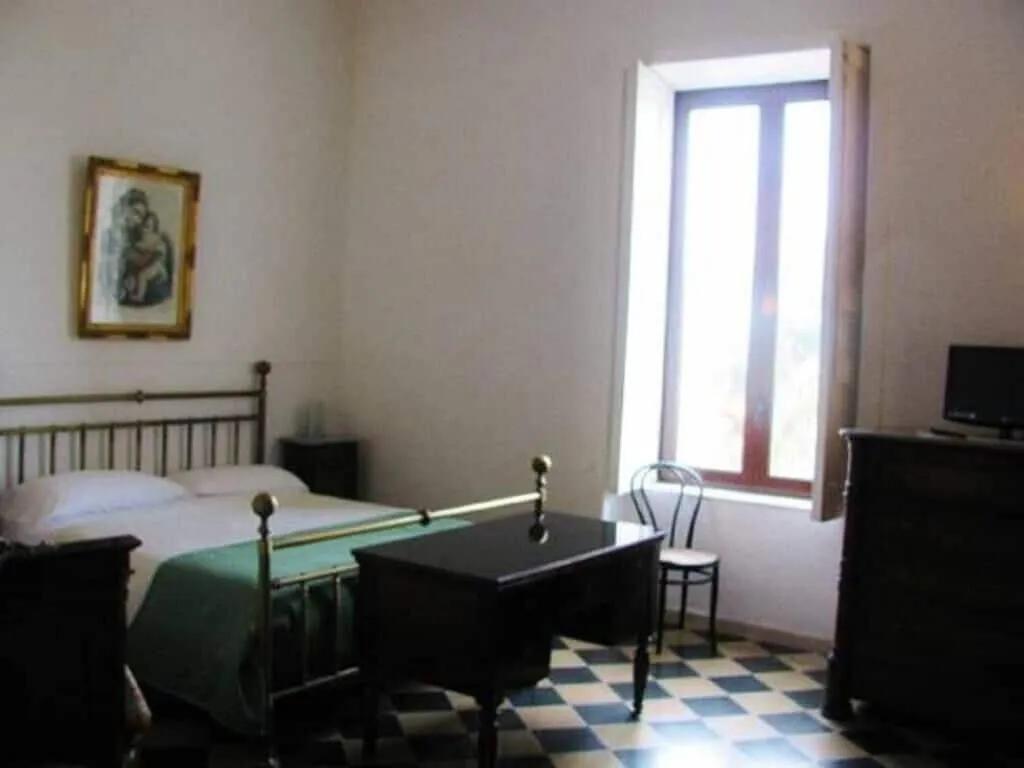 Room, Lo Stradone, Naples
