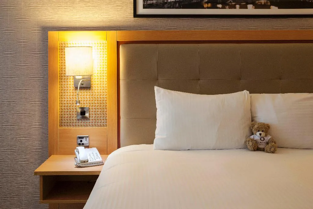 SINGLE STANDARD Room, Clayton Hotel Cardiff Lane, Dublin