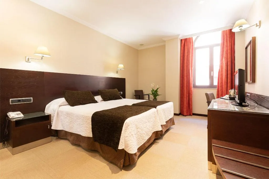 TWIN DELUXE Room, San Juan de los Reyes, Madrid