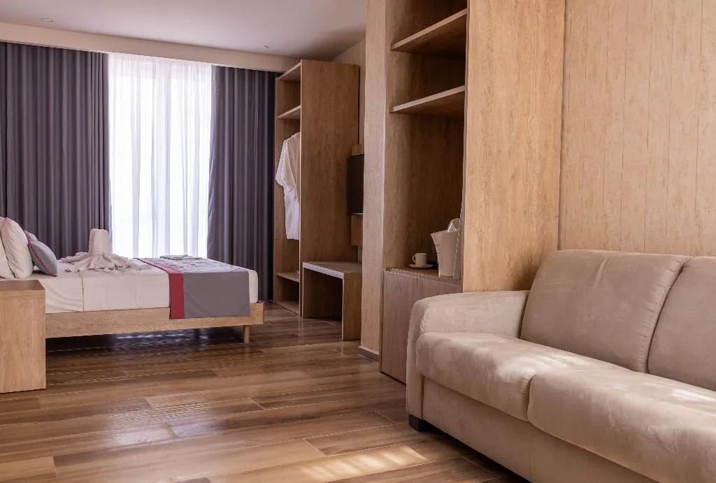 SUITE WITH JACUZZI Room, C'est La Vie Boutik Swieqi, Malta