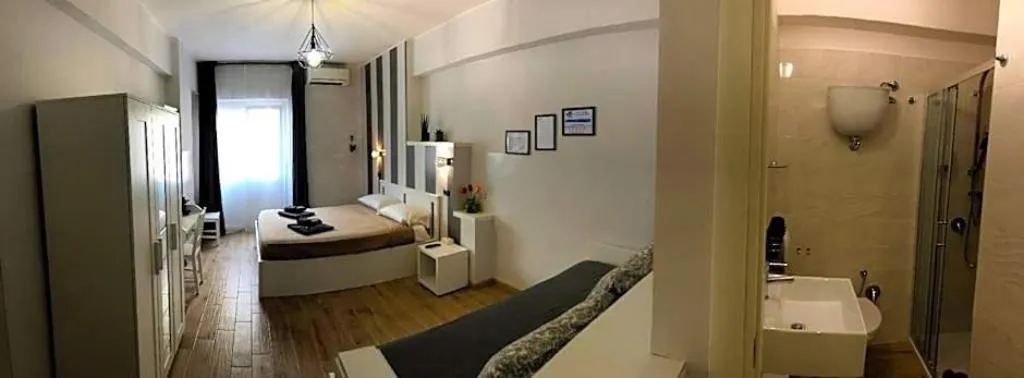 Room, Avec Moi Roma, Rome