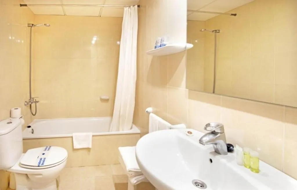 Room, Hotel Lloret Santa Rosa by Pierre & Vacances, Costa Brava
