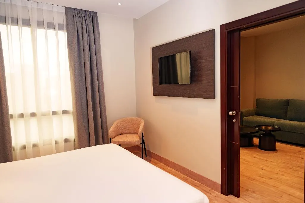 Room, Princesa de Eboli, Madrid