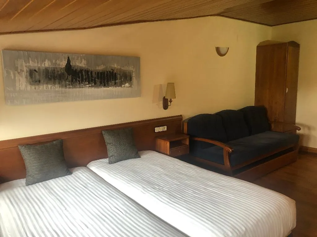 APARTMENT CAPACITY 9 FOUR BEDROOMS Room, Solineu Apartments, Costa Brava