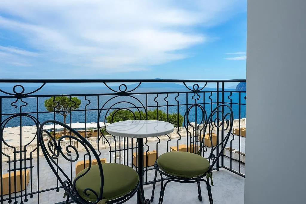 Room SEA VIEW Room, Grand Hotel Europa Palace, Naples