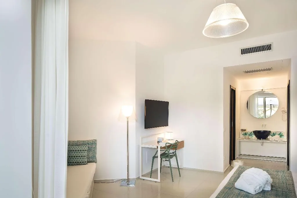 Room, Apollon Club, Naples