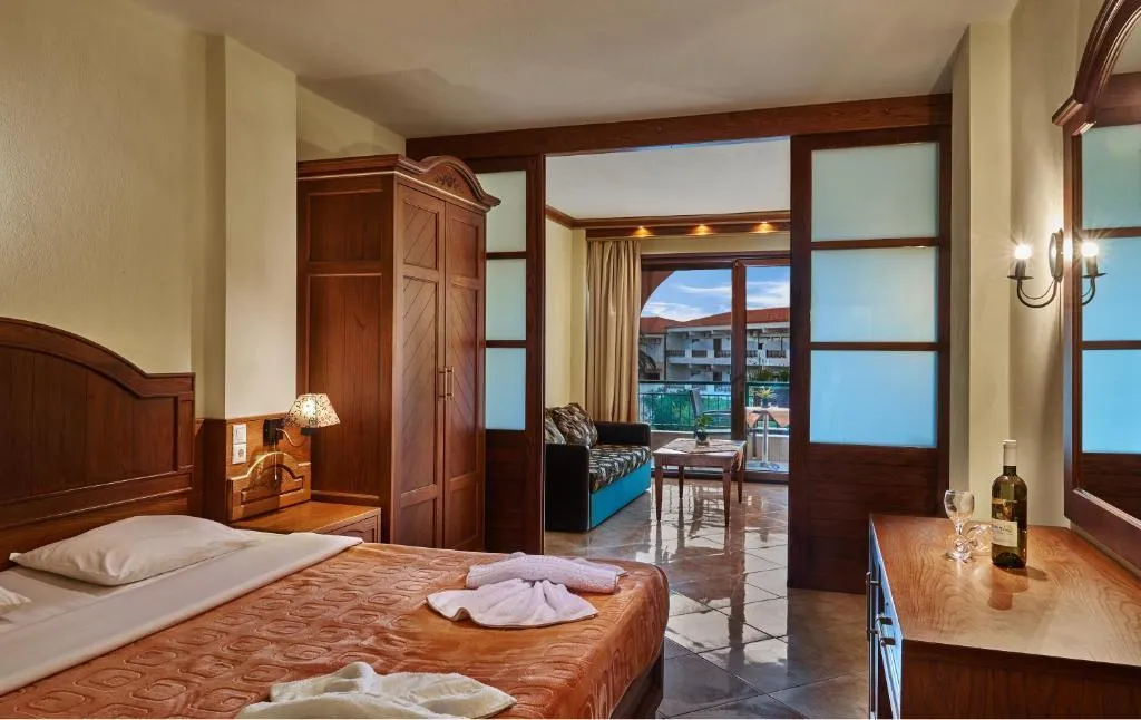 FAMILY ROOM TWO BEDROOMS ONE BATHROOM Room, Toroni Blue Sea Hotel, Halkidiki