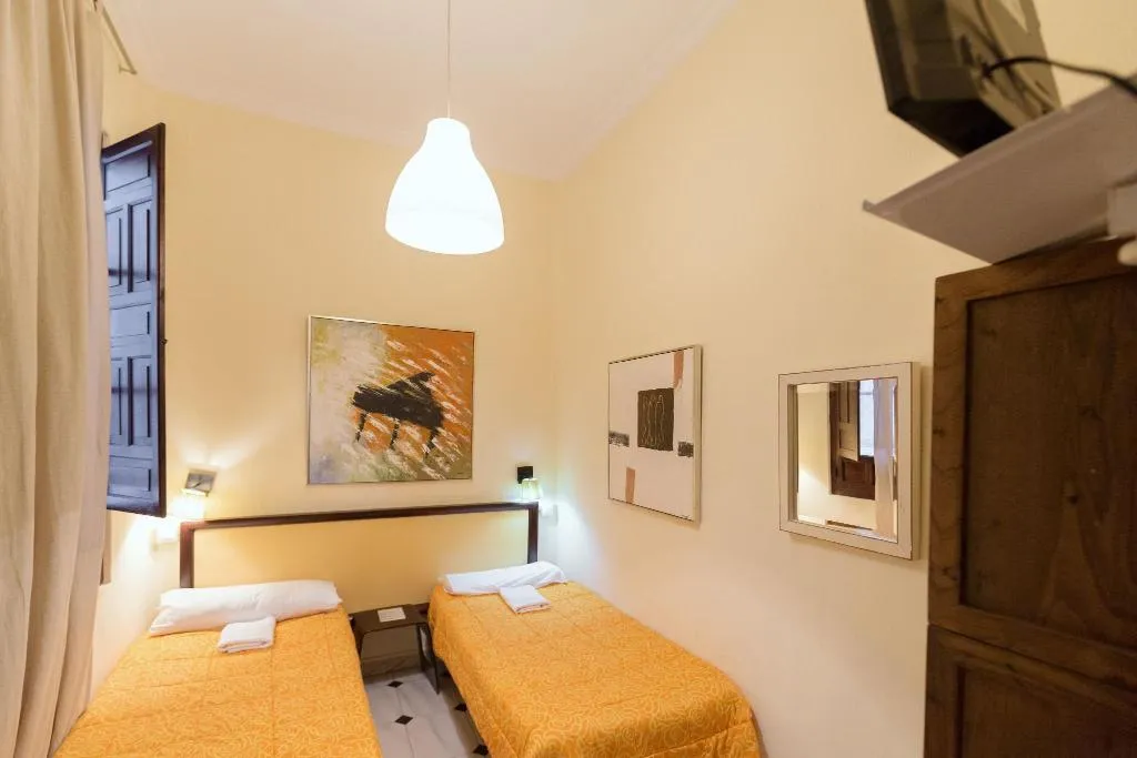 Room, Nuevo Suizo, Seville