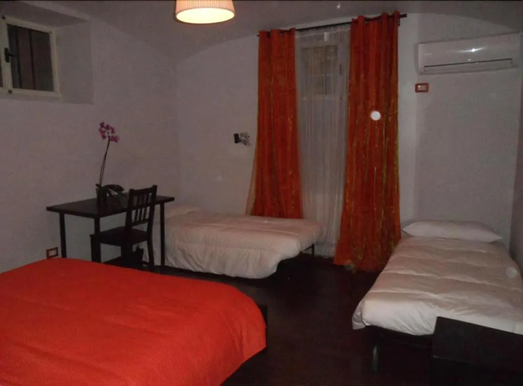 Room, Aladino Inn, Naples