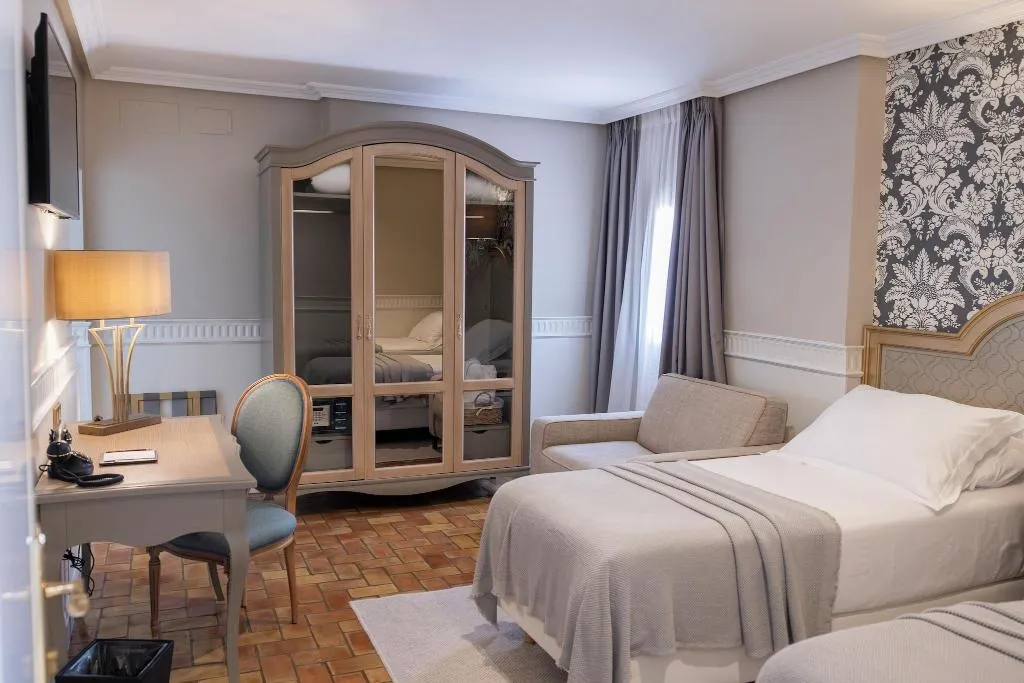DOUBLE GRAND Room, Gravina 51, Seville