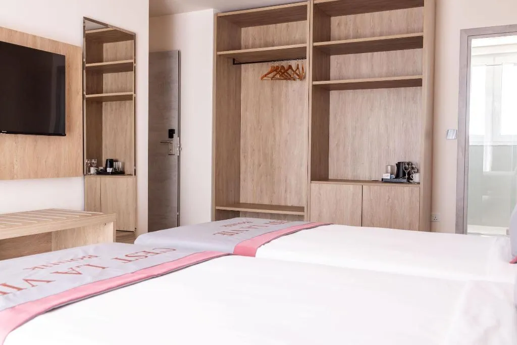 Room, C'est La Vie Boutik Swieqi, Malta
