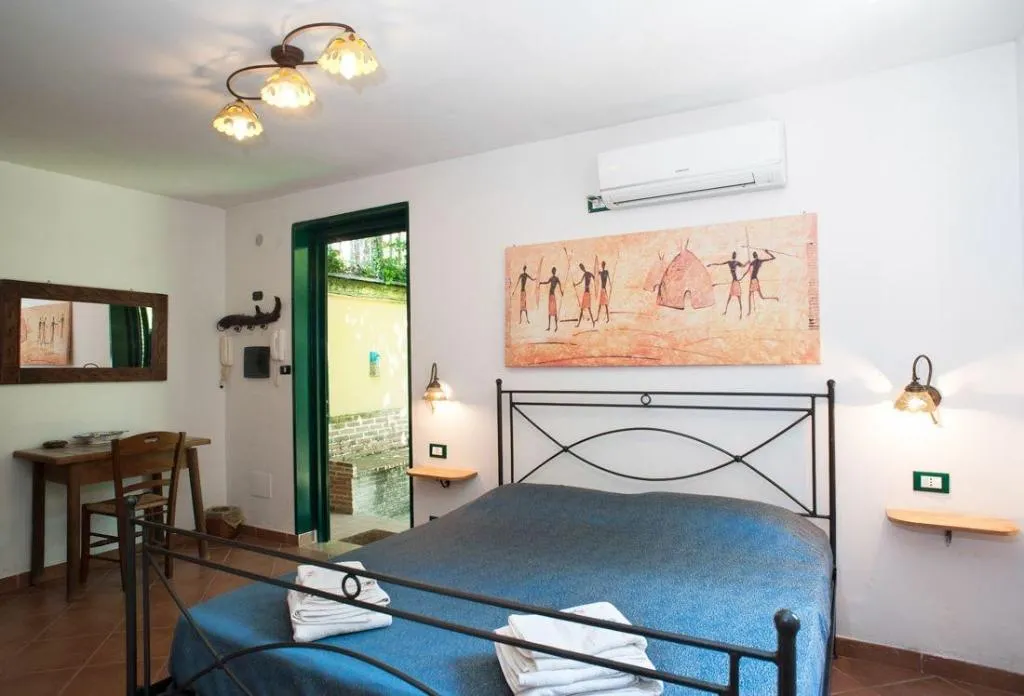 Room, B&B La Nave, Naples