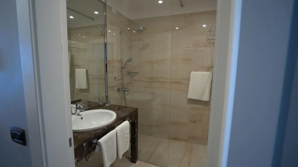 TRIPLE STANDARD Room, Premium Beach Hotel, Kavaje