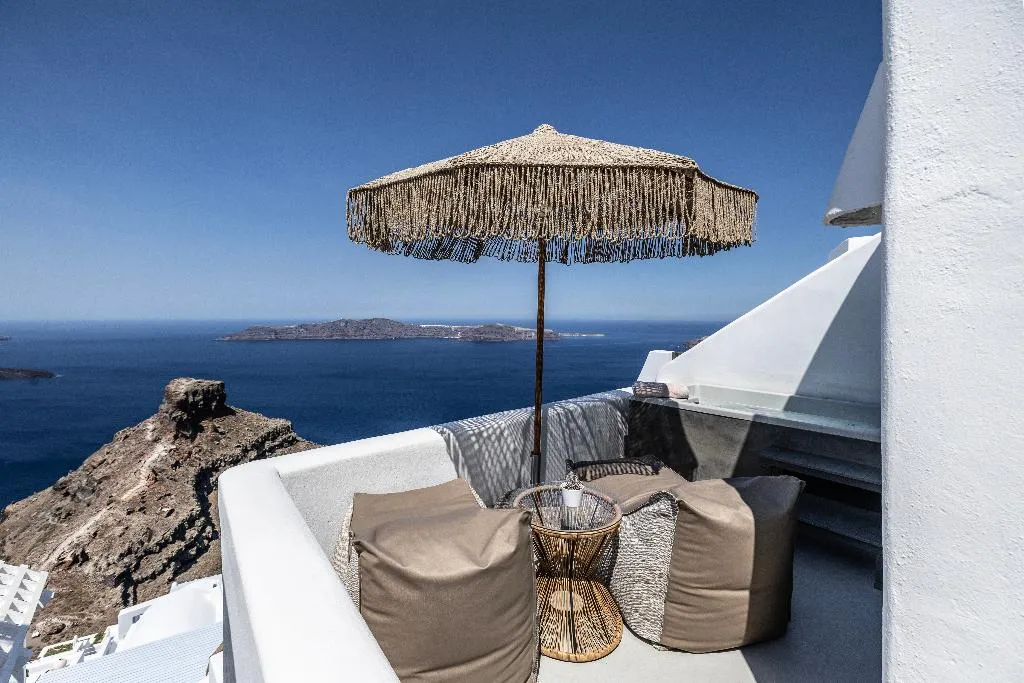 SUITE WITH JACUZZI Room, El Verano Collection Santorini, Santorini