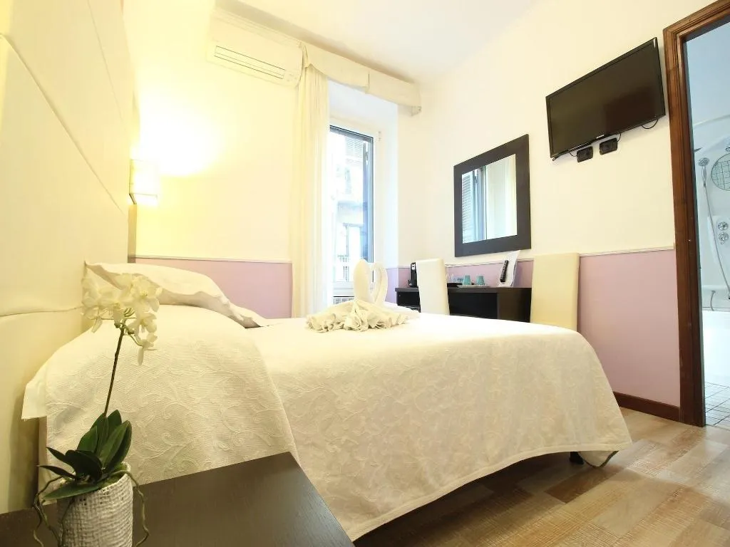 Room, Few Steps From Colosseum, Naples