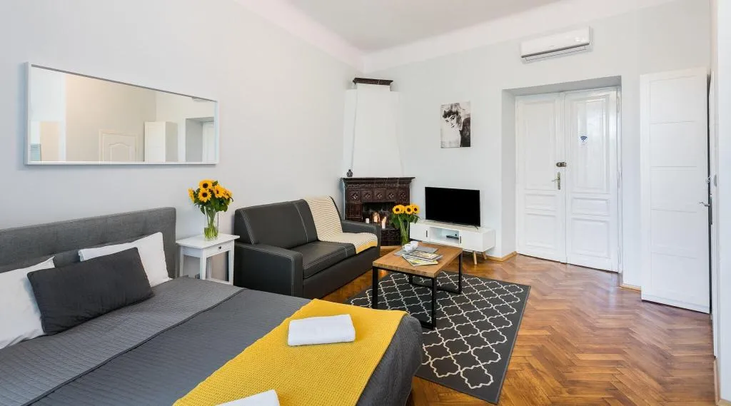 STUDIO DELUXE WITH VIEWS Room, Old Town Residence BIS, Krakow