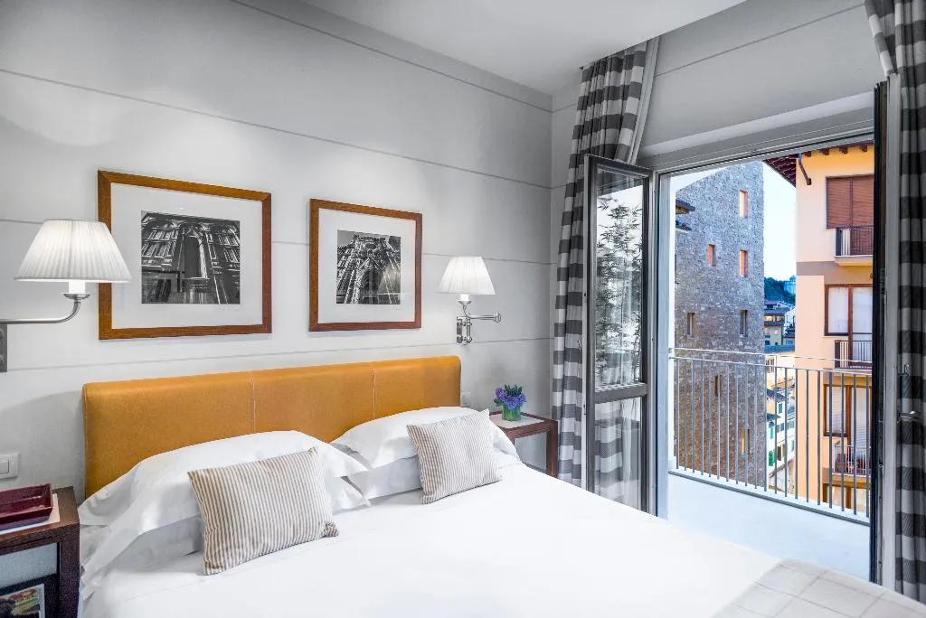 DOUBLE PREMIER RIVER VIEW Room, Gallery Art Hotel, Florence