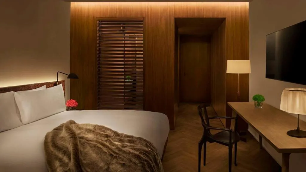 Room, EDITION Barcelona, Barcelona