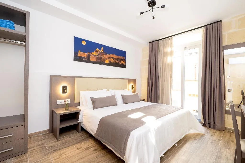 DOUBLE WITH BALCONY Room, C4 Retreats Gozo, Gozo