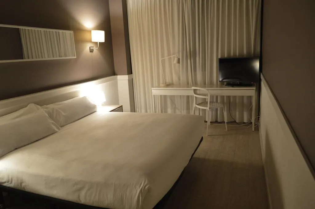 DOUBLE STANDARD Room, Paral.lel, Barcelona