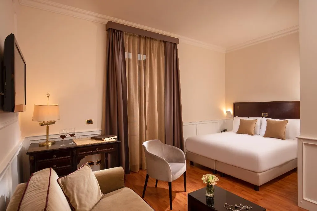 TRIPLE STANDARD Room, del Corso, Rome