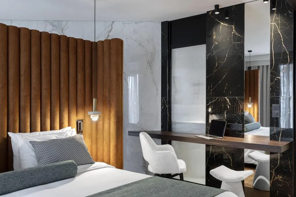Room, Stanley, Athens