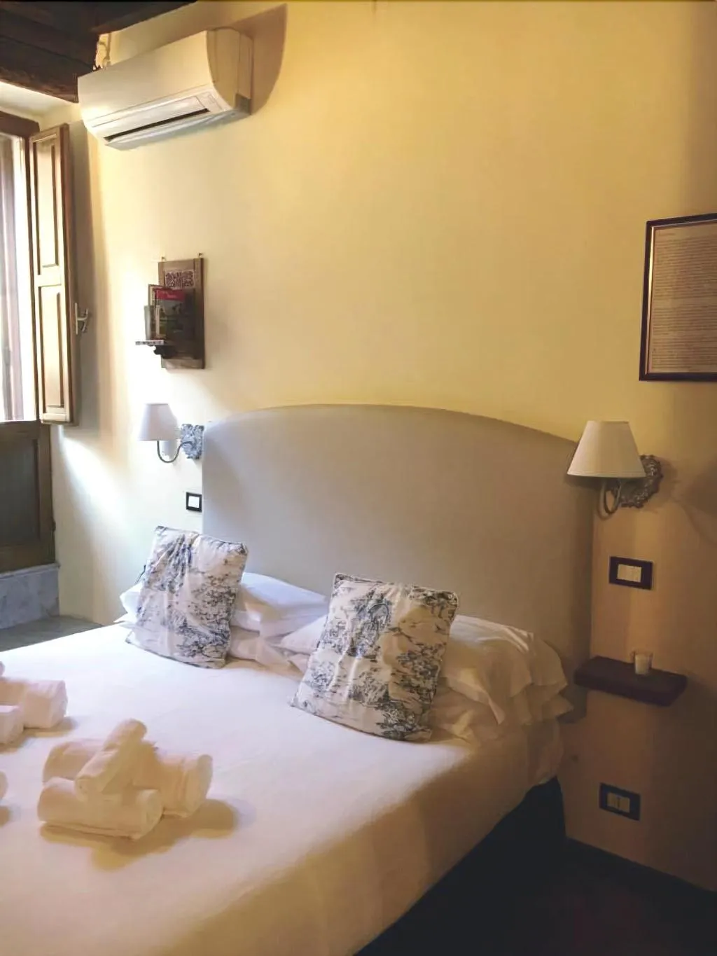 Room, Pettinary Village, Rome