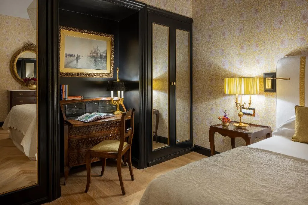 Double or Twin SUPERIOR Room, Hotel d'Inghilterra Roma - Starhotels Collezione, Rome