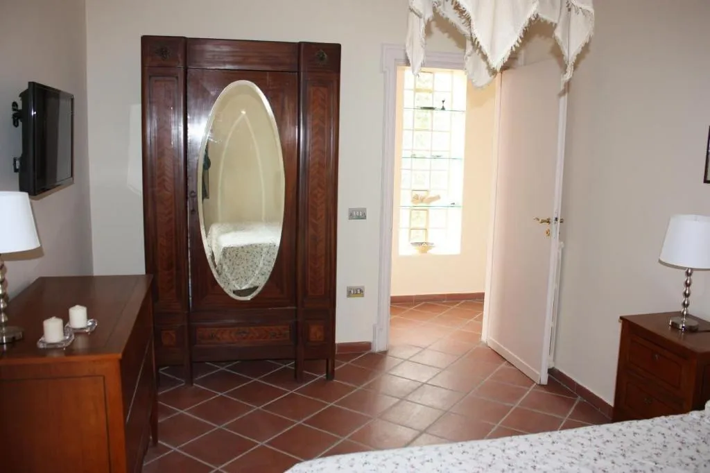 Room, b&b la marchesa, Naples