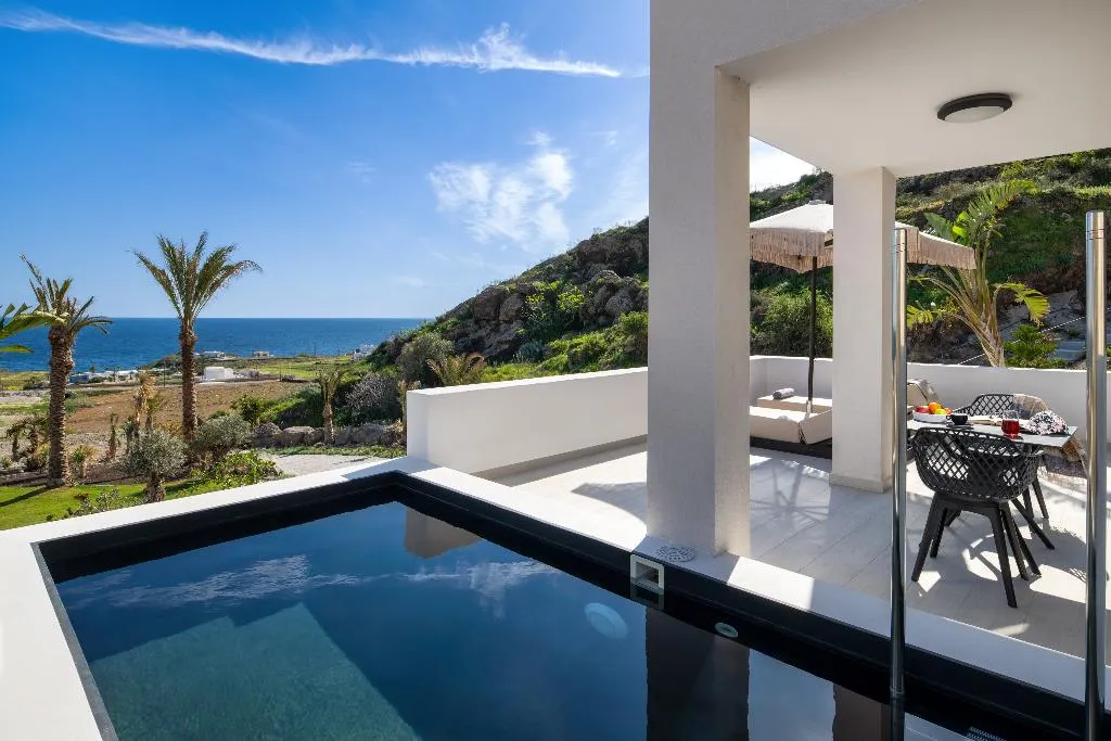 SUITE DELUXE WITH PRIVATE POOL Room, Palm Island Suites, Santorini
