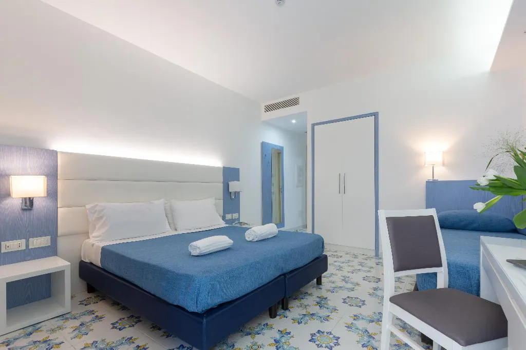 TRIPLE TWO DOUBLE BEDS ONE BEDROOM  Room, Giosue' a Mare, Naples